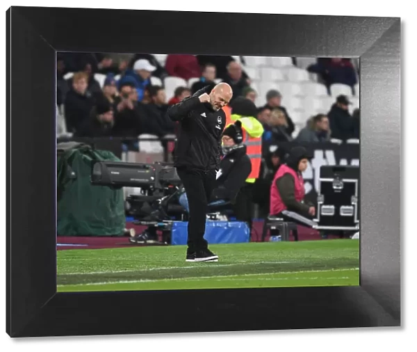 Freddie Ljungberg Celebrates Arsenal's Victory Over West Ham United in the Premier League