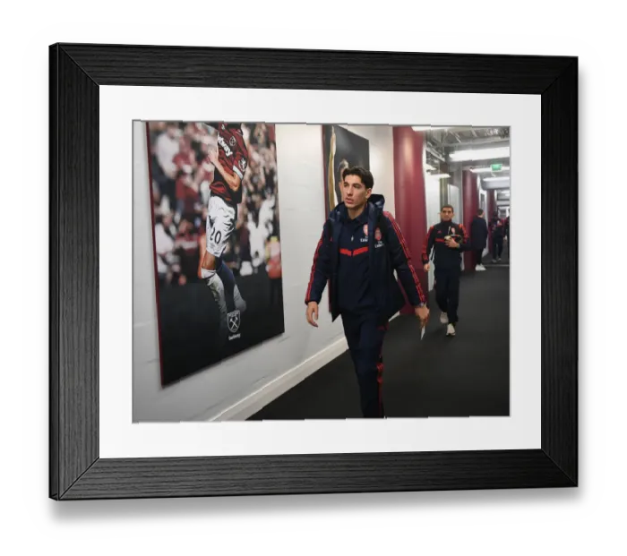 Framed Print : Hector Bellerin Gears Up: West Ham United vs Arsenal FC - Premier League, London 2019 Framed Print : Hector Bellerin Gears Up: West Ham United vs Arsenal FC - Premier League, London 2019