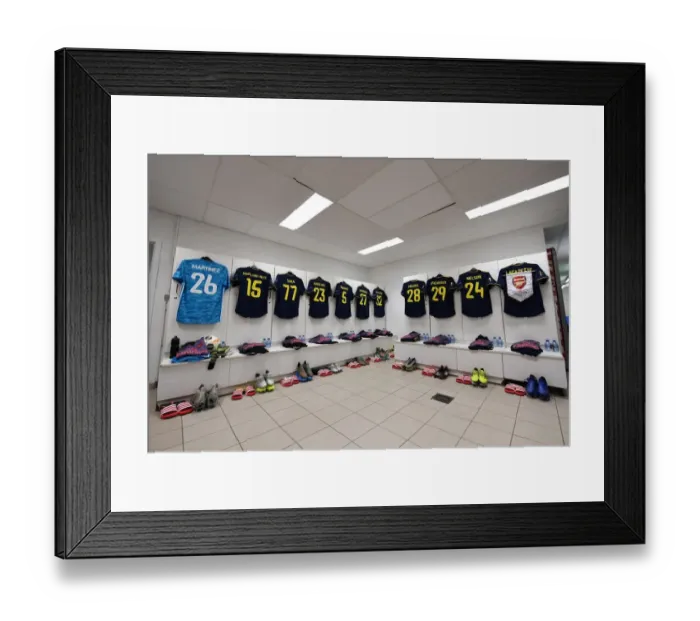 Framed Print : Arsenal FC: Pre-Match Huddle in Standard Liege's Stade Maurice Dufrasne, UEFA Europa League 2019-20