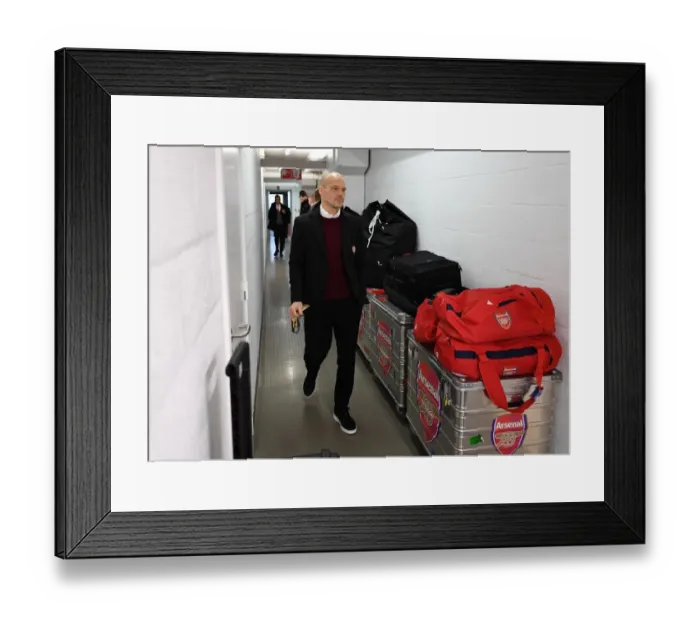 Framed Print : Arsenal's Freddie Ljungberg Leads Team in UEFA Europa League Clash Against Standard Liege