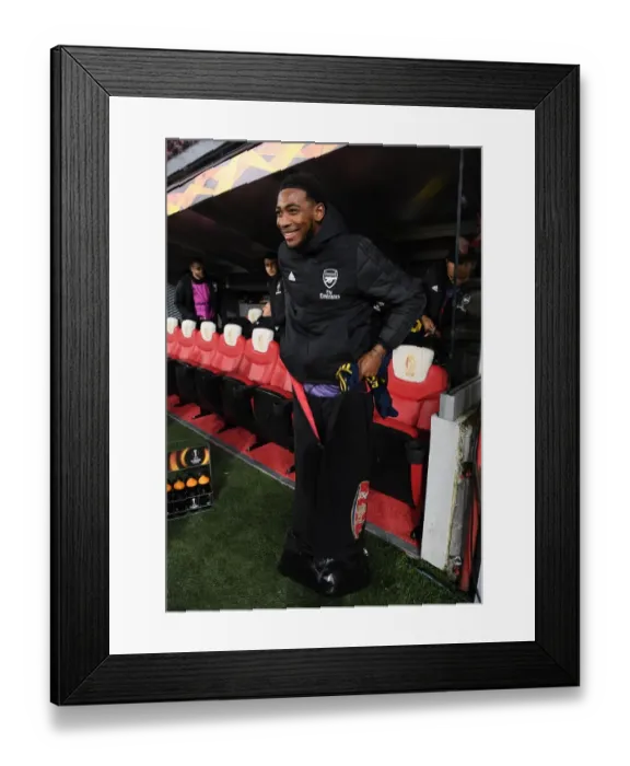 Framed Print : Arsenal's Zech Medley Prepares for Standard Liege Clash in Europa League Group Stage
