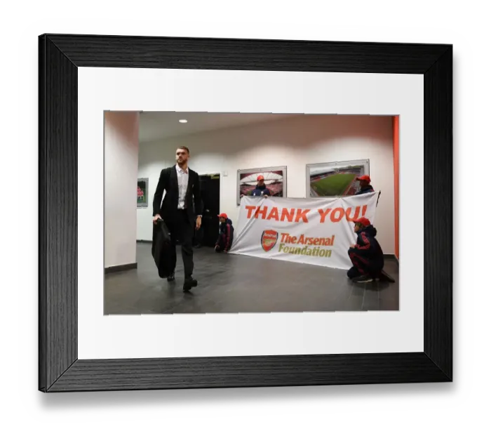Framed Print : Arsenal's Calum Chambers Awaits Manchester City Challenge - Premier League 2019-20 Framed Print : Arsenal's Calum Chambers Awaits Manchester City Challenge - Premier League 2019-20