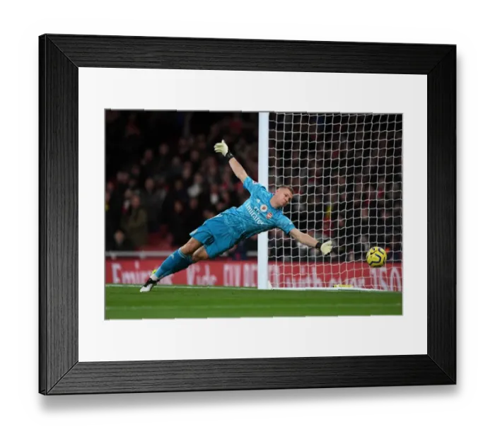 Framed Print : Bernd Leno's Steadfast Determination: Arsenal vs Manchester City Showdown (December 2019)