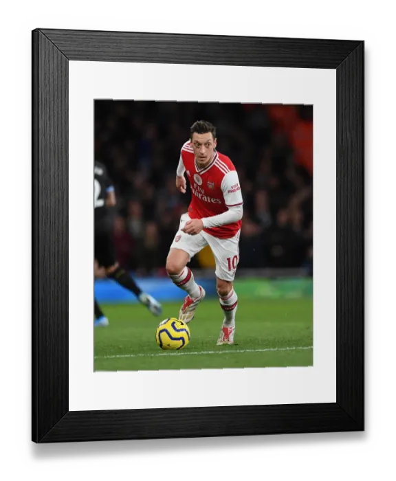 Framed Print : Mesut Ozil at Emirates Stadium: Arsenal vs Manchester City (Premier League 2019-20) Framed Print : Mesut Ozil at Emirates Stadium: Arsenal vs Manchester City (Premier League 2019-20)