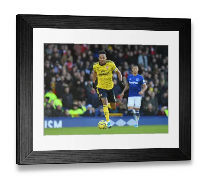 Framed Print : Aubameyang in Action: Everton vs Arsenal, Premier League 2019-20