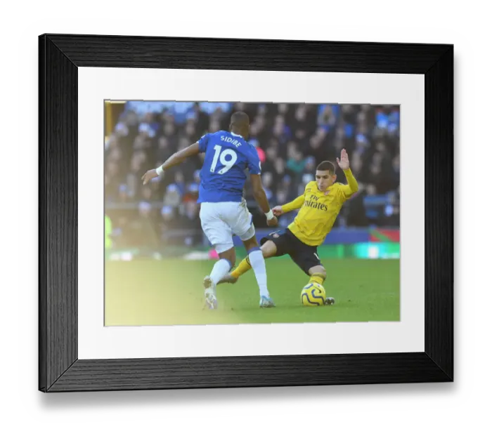 Framed Print : Torreira vs Sidibe: Intense Battle in Everton vs Arsenal Premier League Clash