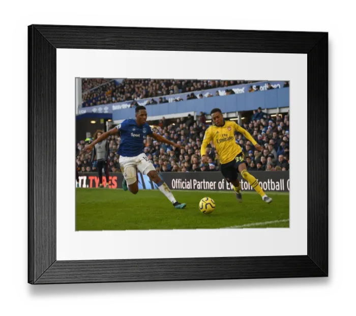 Framed Print : Joe Willock vs Yerry Mina: Intense Battle at Goodison Park - Everton vs Arsenal, Premier League 2019-20