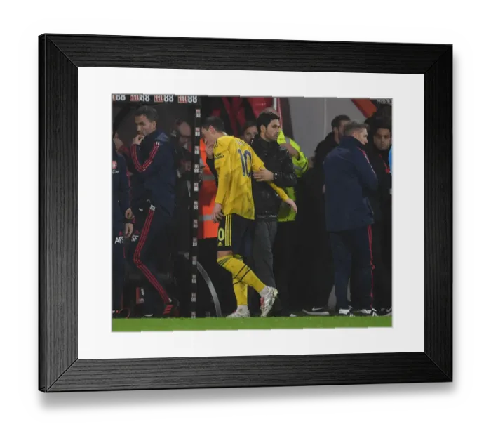 Framed Print : Arsenal's Mikel Arteta Embraces Mesut Ozil After Substitution during AFC Bournemouth vs Arsenal (2019-20) Framed Print : Arsenal's Mikel Arteta Embraces Mesut Ozil After Substitution during AFC Bournemouth vs Arsenal (2019-20)