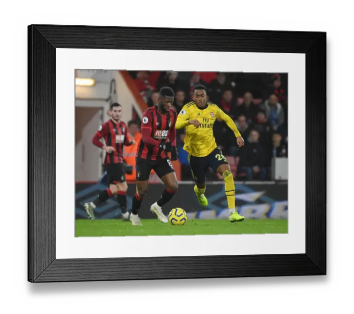 Framed Print : Willock vs. Lerma: A Premier League Battle - Arsenal's Joe Willock Clashes with Bournemouth's Jefferson Lerma