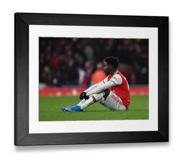 Framed Print : Arsenal's Bukayo Saka Goes Head-to-Head with Chelsea in Premier League Showdown Framed Print : Arsenal's Bukayo Saka Goes Head-to-Head with Chelsea in Premier League Showdown