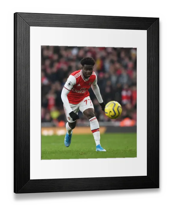Framed Print : Arsenal's Bukayo Saka Faces Off Against Chelsea at the Emirates Stadium Framed Print : Arsenal's Bukayo Saka Faces Off Against Chelsea at the Emirates Stadium