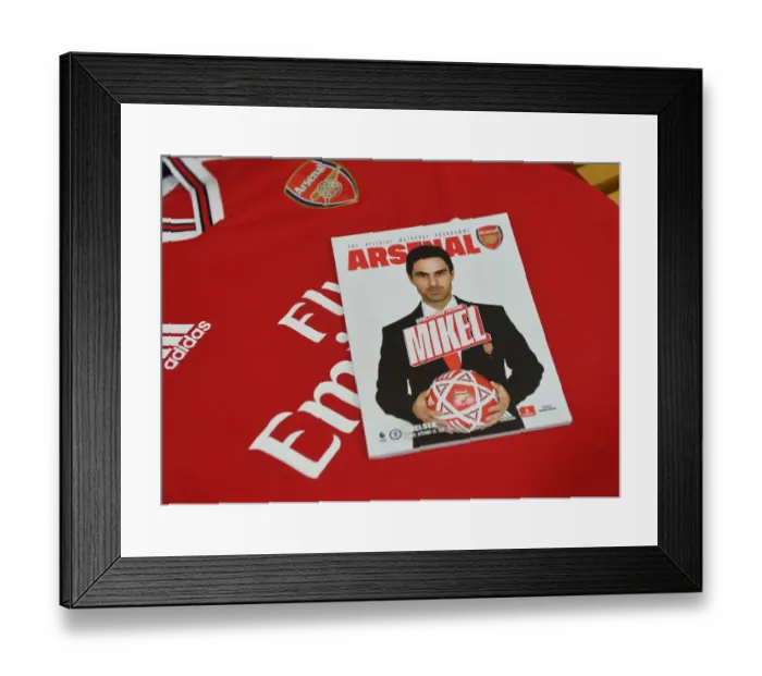 Framed Print : Arsenal vs Chelsea: A Peek into the Arsenal Changing Room Before the Premier League Clash