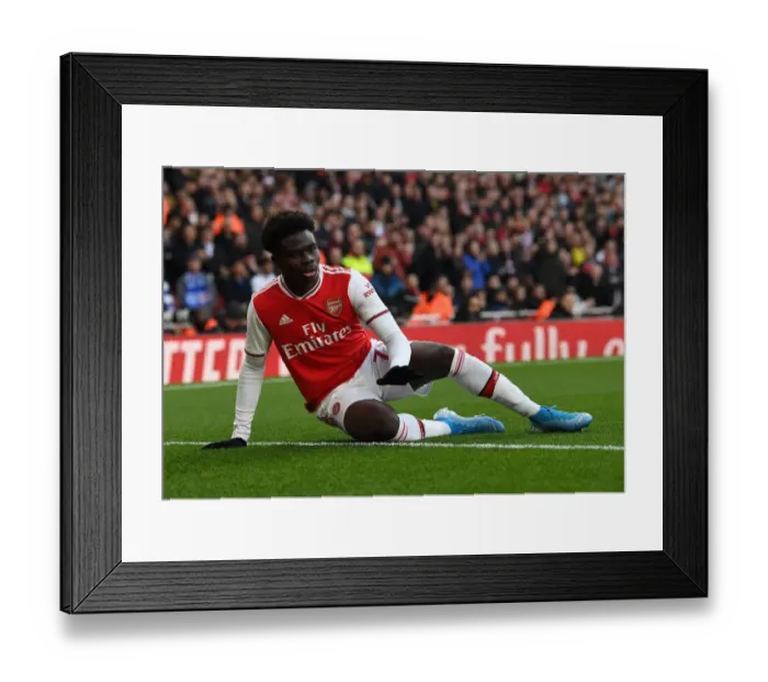 Framed Print : Arsenal's Bukayo Saka Goes Head-to-Head with Chelsea in Premier League Clash Framed Print : Arsenal's Bukayo Saka Goes Head-to-Head with Chelsea in Premier League Clash