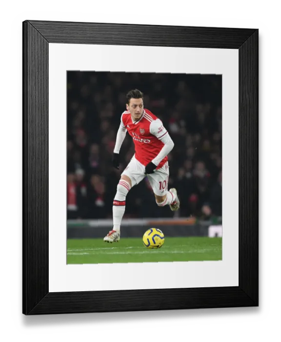 Framed Print : Mesut Ozil in Action: Arsenal vs Manchester United (Premier League 2019-20)