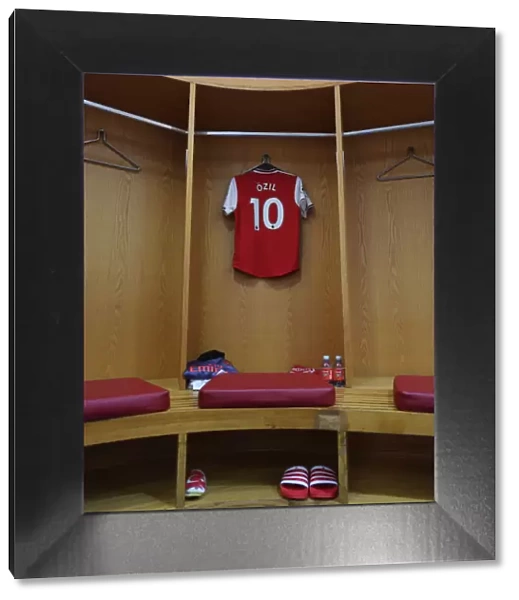 Mesut Ozil's Absence: An Empty Hanger in the Arsenal Changing Room (Arsenal vs Manchester United, 2019-20)