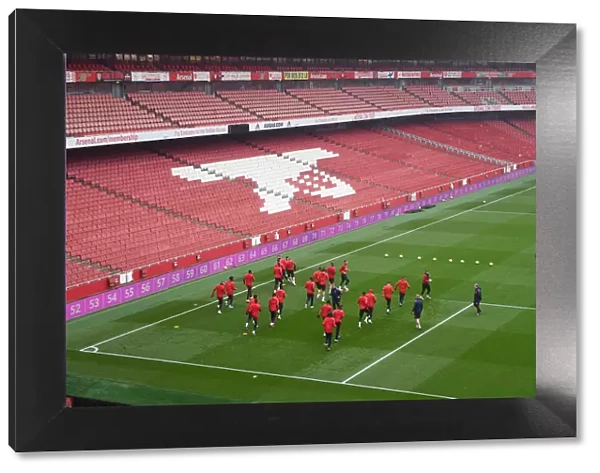 Arsenal vs Manchester United: Premier League Showdown - Arsenal Squad Warm-Up at Emirates Stadium