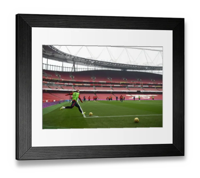 Framed Print : Arsenal's Emile Smith Rowe Gears Up for Arsenal vs Manchester United (2019-20) Framed Print : Arsenal's Emile Smith Rowe Gears Up for Arsenal vs Manchester United (2019-20)