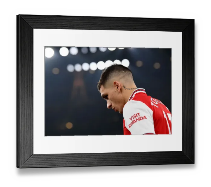 Framed Print : Arsenal's Lucas Torreira Gears Up Before Arsenal v Manchester United (2019-20) Framed Print : Arsenal's Lucas Torreira Gears Up Before Arsenal v Manchester United (2019-20)