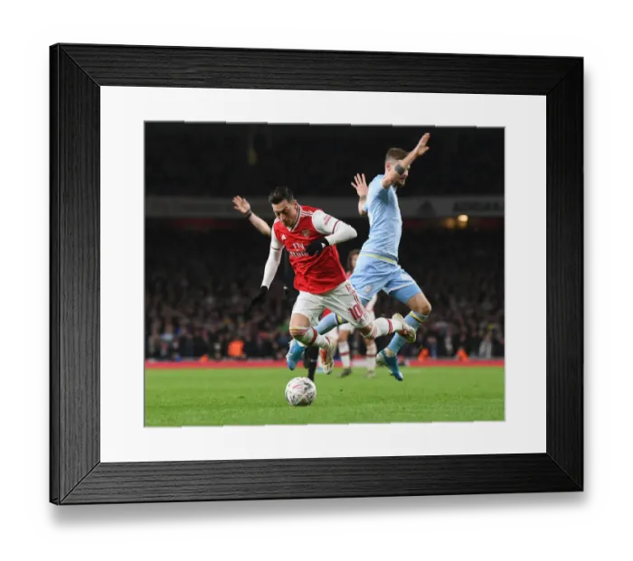 Framed Print : Arsenal vs Leeds United: FA Cup Battle at Emirates Stadium Framed Print : Arsenal vs Leeds United: FA Cup Battle at Emirates Stadium
