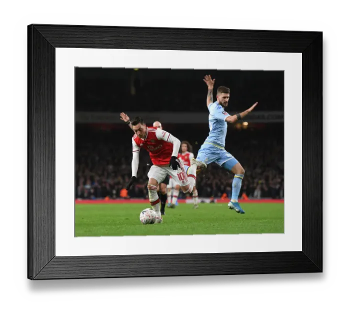 Framed Print : Arsenal vs Leeds United: FA Cup Third Round Clash at Emirates Stadium Framed Print : Arsenal vs Leeds United: FA Cup Third Round Clash at Emirates Stadium