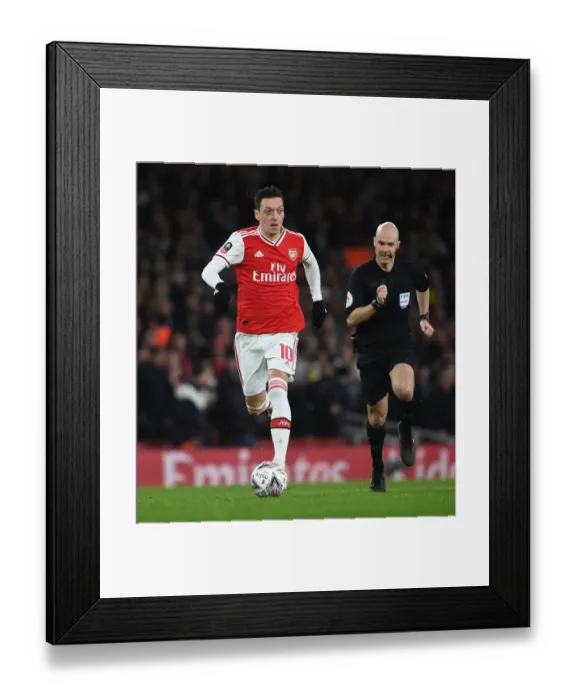 Framed Print : Arsenal vs Leeds United: FA Cup Third Round Showdown at Emirates Stadium