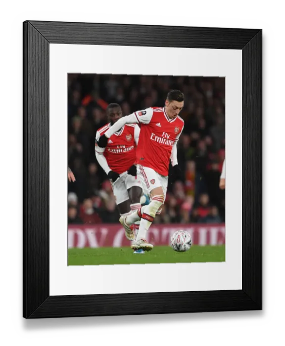 Framed Print : Arsenal vs Leeds United: FA Cup Battle at Emirates Stadium