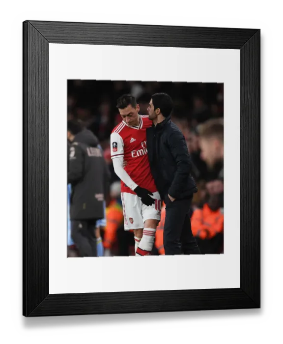 Framed Print : Arsenal vs Leeds United: FA Cup Third Round Clash at Emirates Stadium