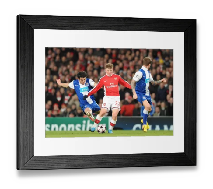 Framed Print : Andrey Arshavin (Arsenal) Jorge Fucile and Raul Meireles (Porto). Arsenal 5: 0 FC Porto Framed Print : Andrey Arshavin (Arsenal) Jorge Fucile and Raul Meireles (Porto). Arsenal 5: 0 FC Porto