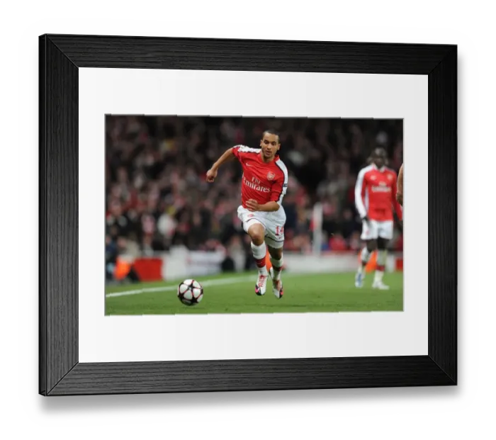 Framed Print : Theo Walcott (Arsenal). Arsenal 5: 0 FC Porto, UEFA Champions League First Knockout Round