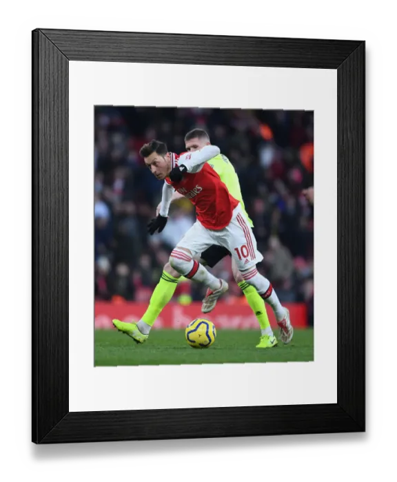 Framed Print : Arsenal's Ozil Clashes with Sheffield United's Lundstram in Premier League Showdown Framed Print : Arsenal's Ozil Clashes with Sheffield United's Lundstram in Premier League Showdown