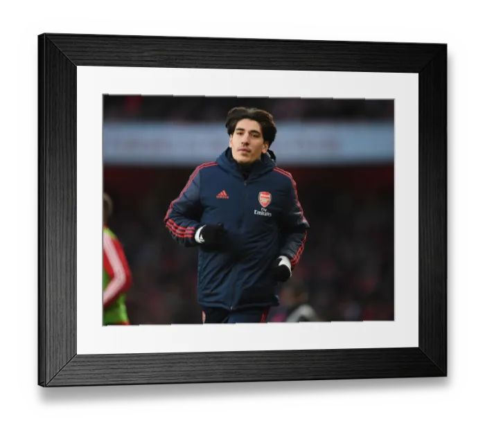Framed Print : Arsenal's Bellerin Prepares for Sheffield United Clash in Premier League Framed Print : Arsenal's Bellerin Prepares for Sheffield United Clash in Premier League