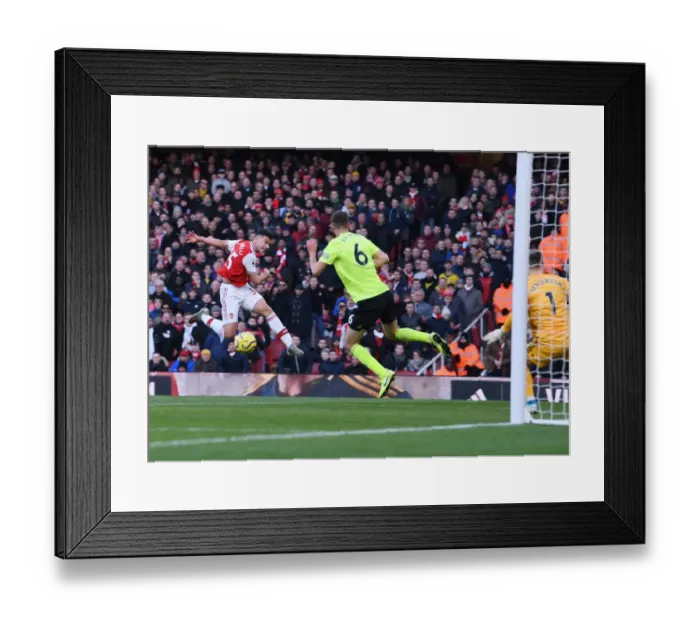 Framed Print : Arsenal's Martinelli Squanders Chance Against Sheffield United in Premier League Clash Framed Print : Arsenal's Martinelli Squanders Chance Against Sheffield United in Premier League Clash
