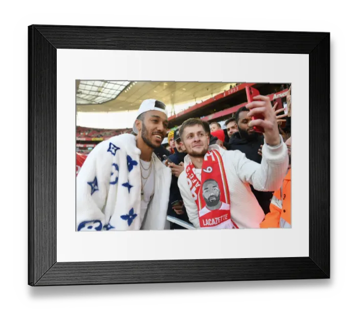 Framed Print : Arsenal's Aubameyang Greets Fans Before Arsenal vs Sheffield United, 2019-20 Premier League