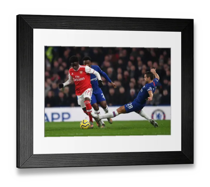 Framed Print : Clash of Titans: Saka vs Azpilicueta - Chelsea vs Arsenal, Premier League 2019-20 Framed Print : Clash of Titans: Saka vs Azpilicueta - Chelsea vs Arsenal, Premier League 2019-20