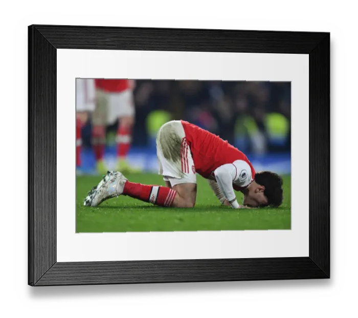 Framed Print : Bellerin Scores as Arsenal Down Chelsea: Premier League Rivalry Intensifies