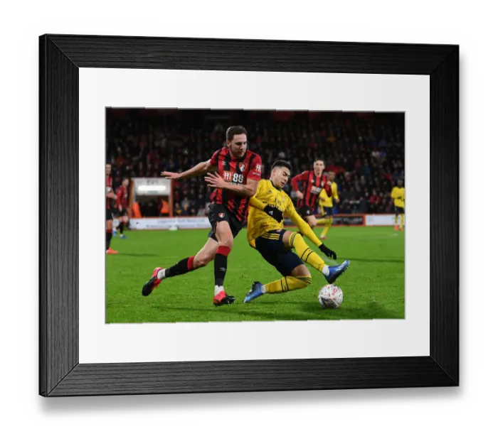 Framed Print : Arsenal's Martinelli Closes In on Bournemouth's Gosling in FA Cup Clash