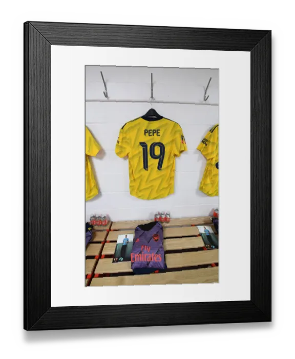 Framed Print : Arsenal's Nicolas Pepe Prepares for FA Cup Clash against AFC Bournemouth