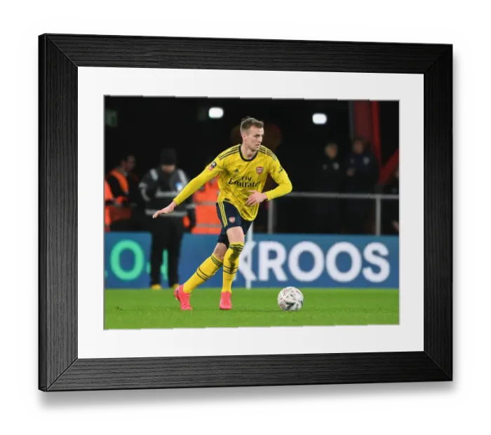 Framed Print : Arsenal's Rob Holding in Action against AFC Bournemouth in FA Cup Fourth Round