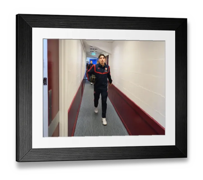 Framed Print : Hector Bellerin Gears Up: Burnley vs Arsenal, Premier League 2019-20 Framed Print : Hector Bellerin Gears Up: Burnley vs Arsenal, Premier League 2019-20
