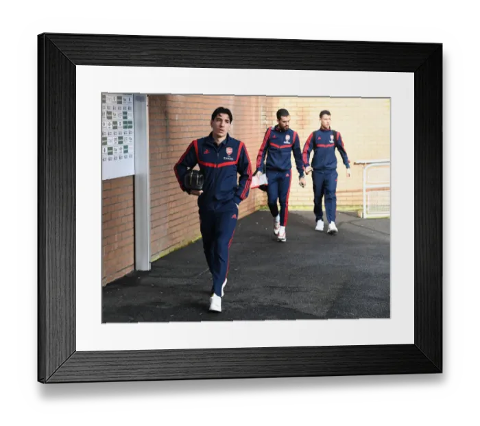 Framed Print : Arsenal's Defiant Shield: Hector Bellerin Braces for Burnley's Challenge in Premier League 2019-2020 Framed Print : Arsenal's Defiant Shield: Hector Bellerin Braces for Burnley's Challenge in Premier League 2019-2020