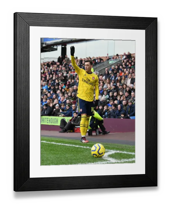 Framed Print : Mesut Ozil in Action: Burnley vs. Arsenal, Premier League 2019-2020 Framed Print : Mesut Ozil in Action: Burnley vs. Arsenal, Premier League 2019-2020