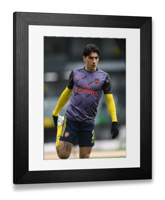 Framed Print : Arsenal's Hector Bellerin Prepares for Burnley Clash in Premier League (2019-20)