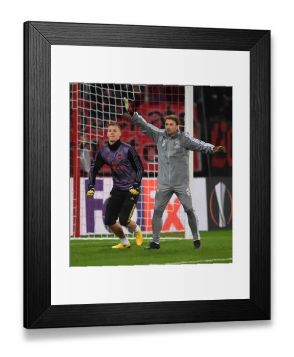 Framed Print : Arsenal's Bernd Leno Prepares for Olympiacos Clash in Europa League