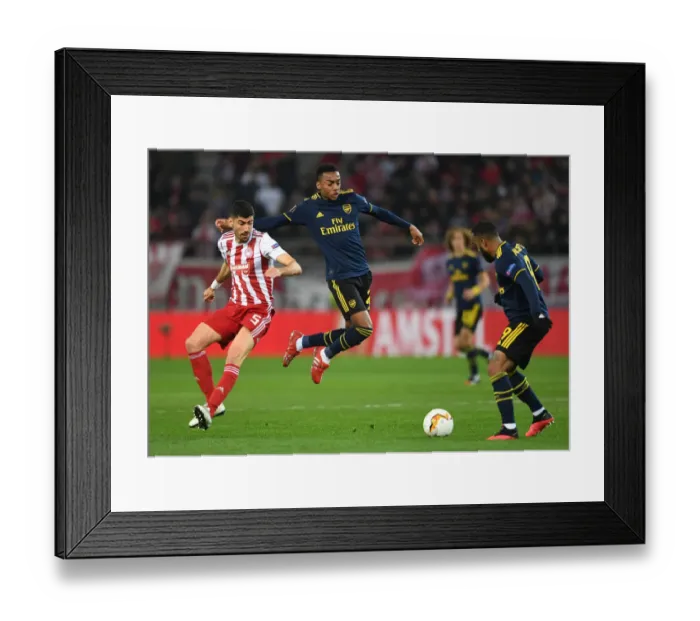 Framed Print : Arsenal's Joe Willock Dodges Olympiacos Andreas Bouchalakis in Europa League Clash Framed Print : Arsenal's Joe Willock Dodges Olympiacos Andreas Bouchalakis in Europa League Clash