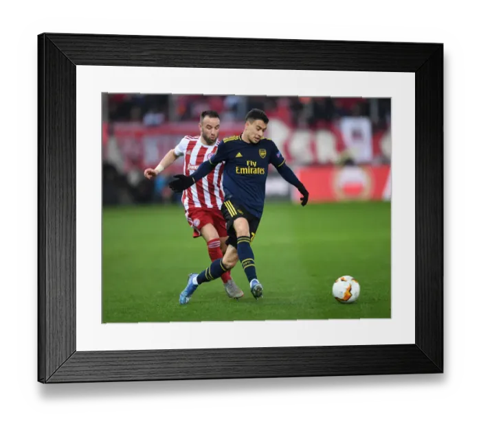 Framed Print : Arsenal's Martinelli Faces Off Against Olympiacos Valbuena in Europa League Clash