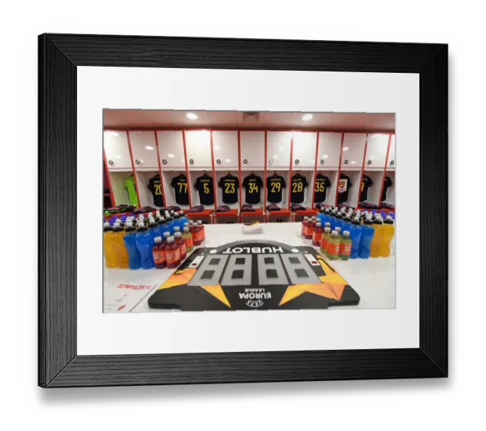 Framed Print : Arsenal FC: Pre-Match Huddle in Olympiacos's Changing Room - UEFA Europa League 2019-20: Round of 32, First Leg