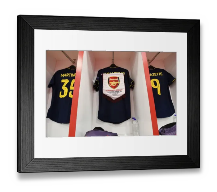 Framed Print : Arsenal FC: Pre-Match Huddle in Olympiacos Changing Room - UEFA Europa League 2019-20: Round of 32, First Leg