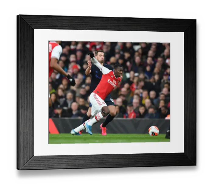 Framed Print : Arsenal vs Everton: Premier League Showdown at Emirates Stadium