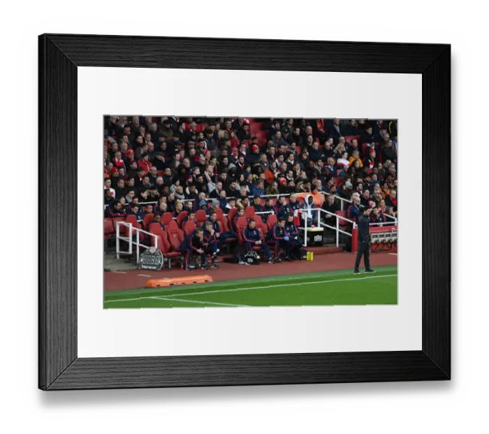 Framed Print : Arsenal's Mikel Arteta Leads Team Against Everton in Premier League Showdown