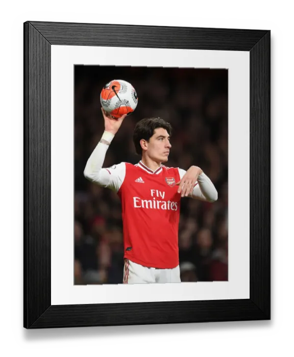 Framed Print : Arsenal's Bellerin Faces Off Against Everton in Premier League Showdown